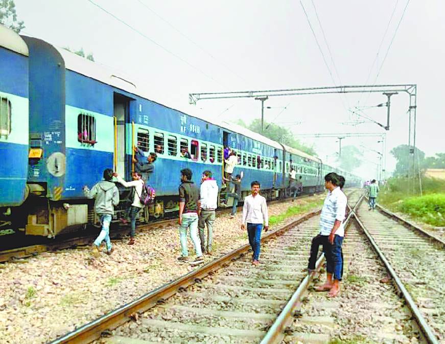 New jalpai Gudi Express surviving burning train