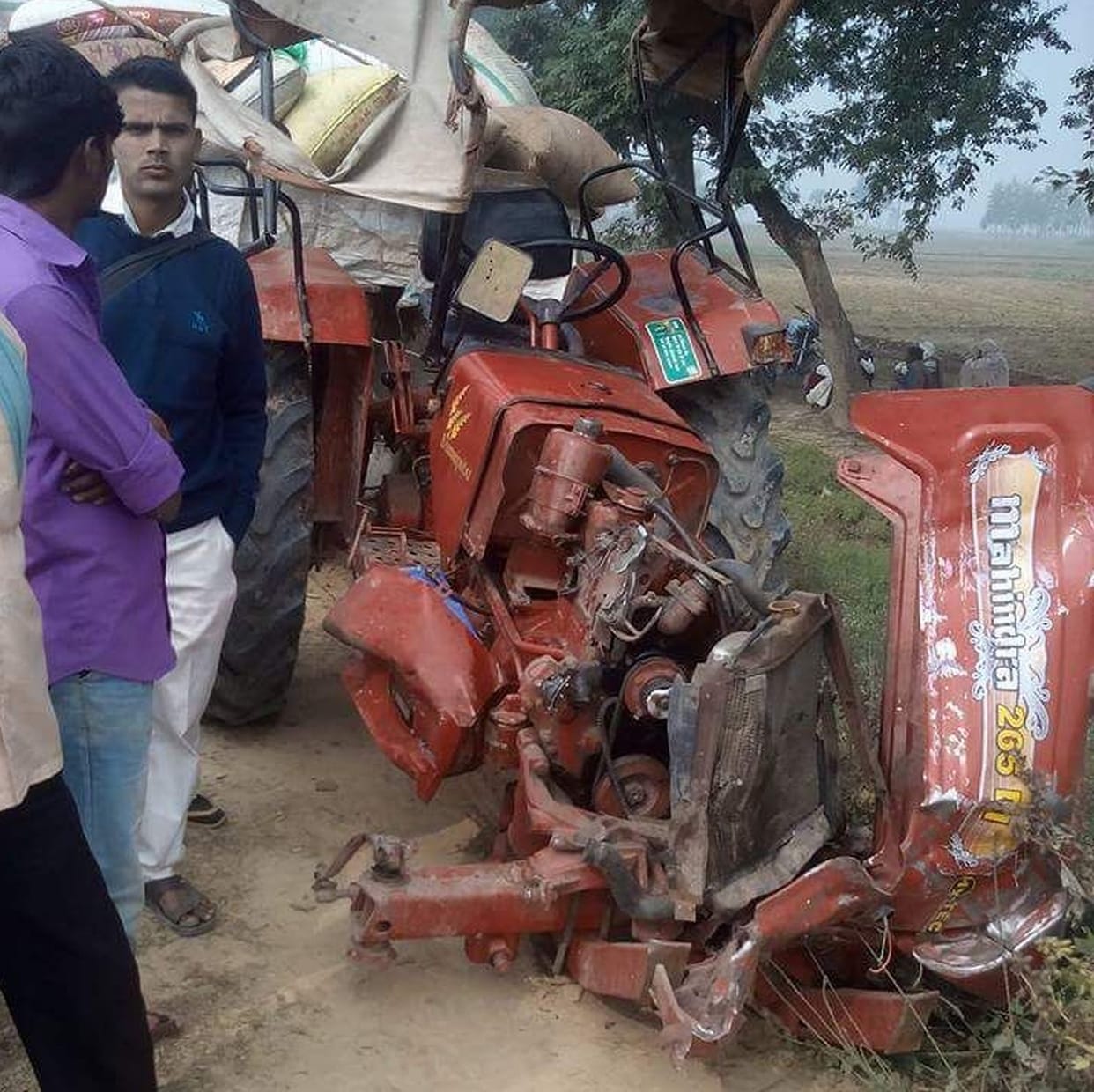 कोहरे में कई वाहन भिड़े, एक ग्रामीण की मौत