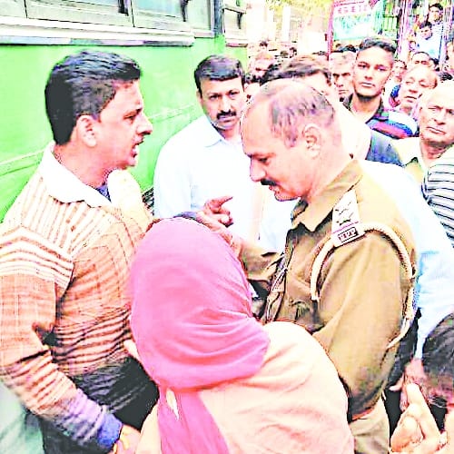 six years girl simran crushed by a bus in kangra