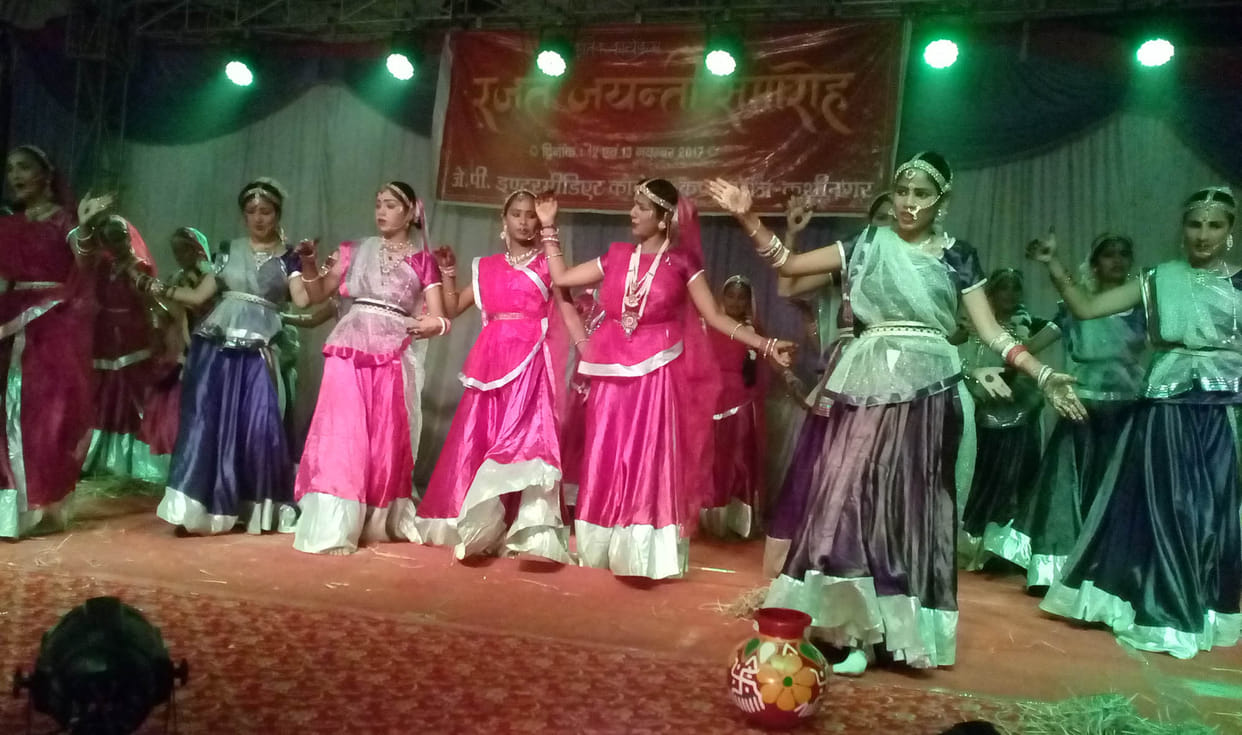 Children show talent in the cultural program.