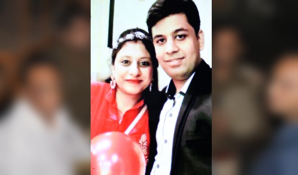 speedy car rams couple pregnant wife dies, they asked help for 20 minutes noone came forward