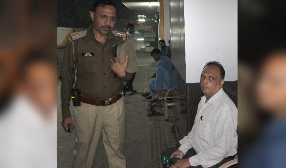 speedy car rams couple pregnant wife dies, they asked help for 20 minutes noone came forward
