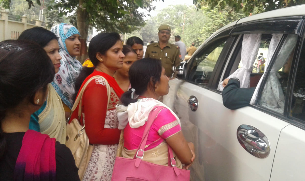 kasturba gandhi school union met to dm