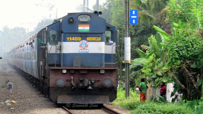mother and daughter have to jump from train