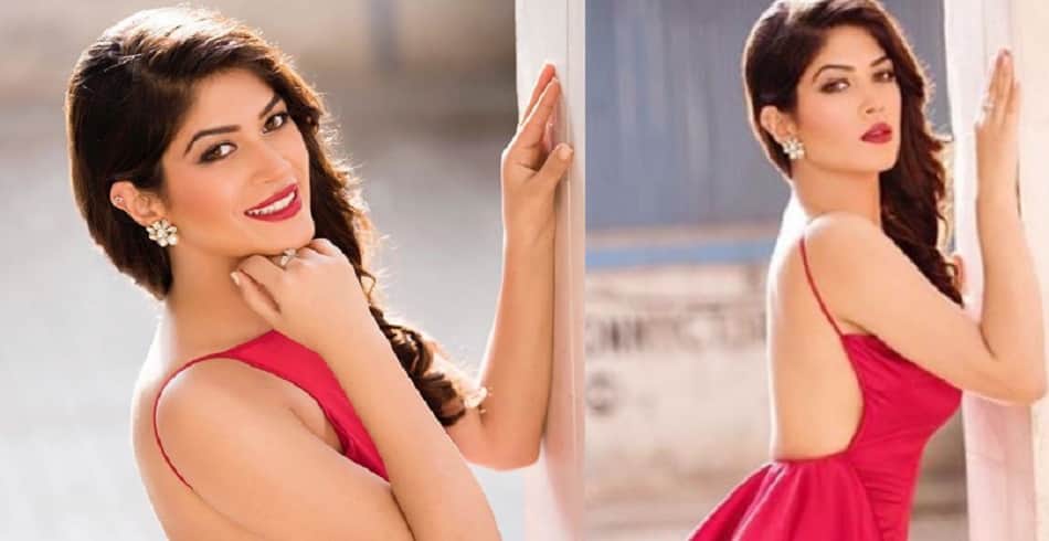 Bigg Boss 11 contestant Bandgi Kalra is the strong competitor of Hina Khan in dressing sense 