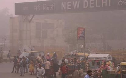 Due to smog many trains are delayed 