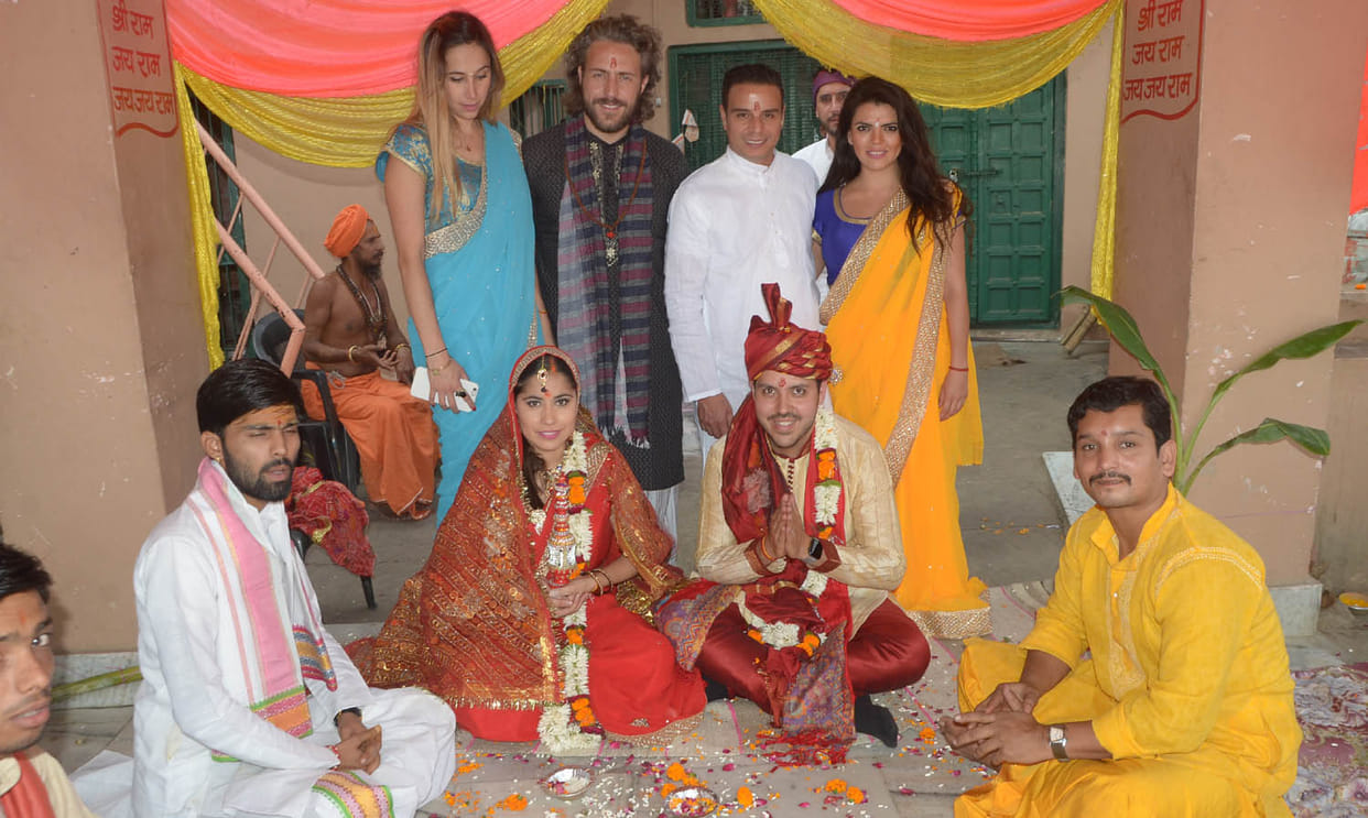 foreigner love couple do hindu marriage in kashi