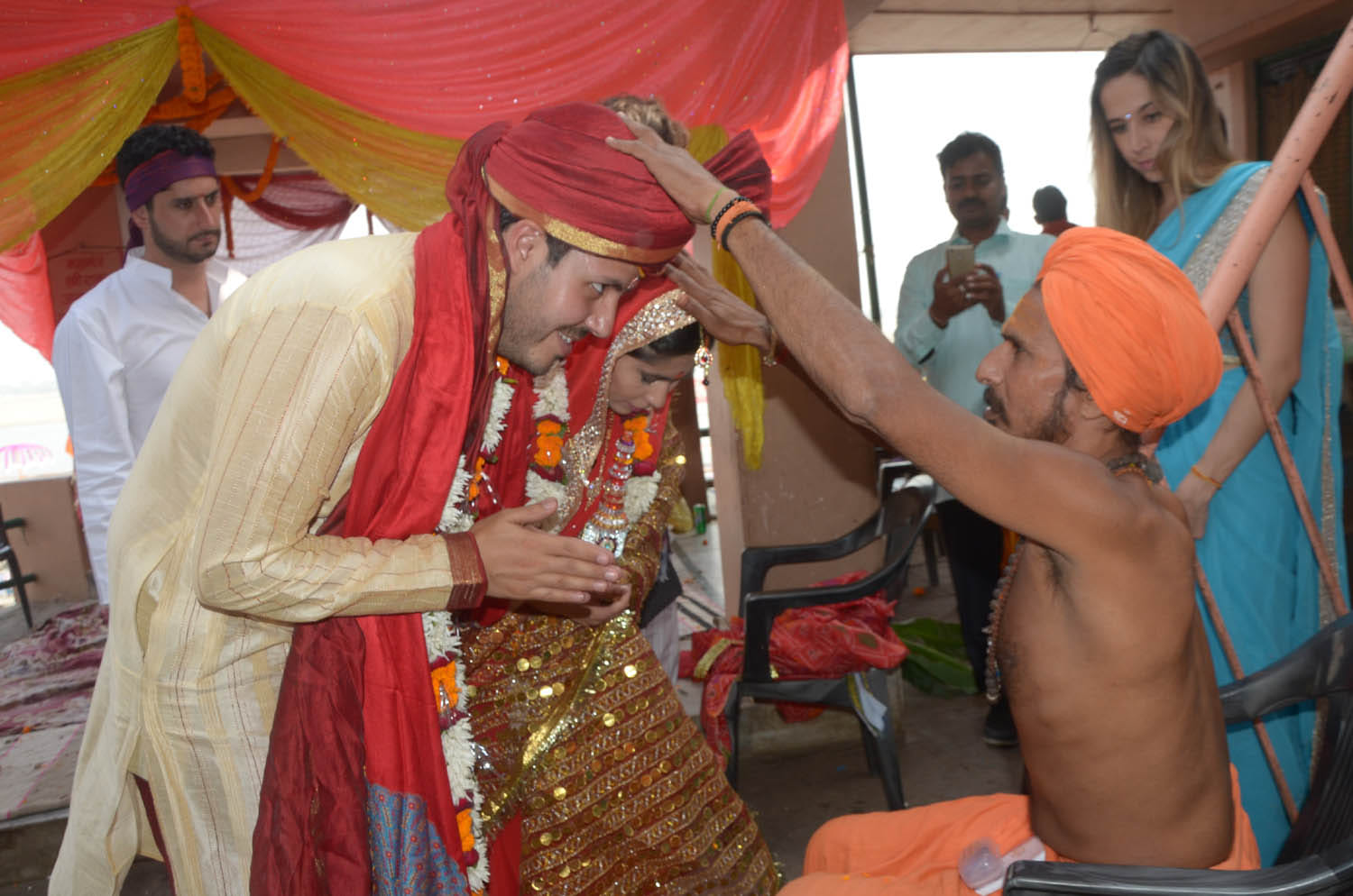 foreigner love couple do hindu marriage in kashi