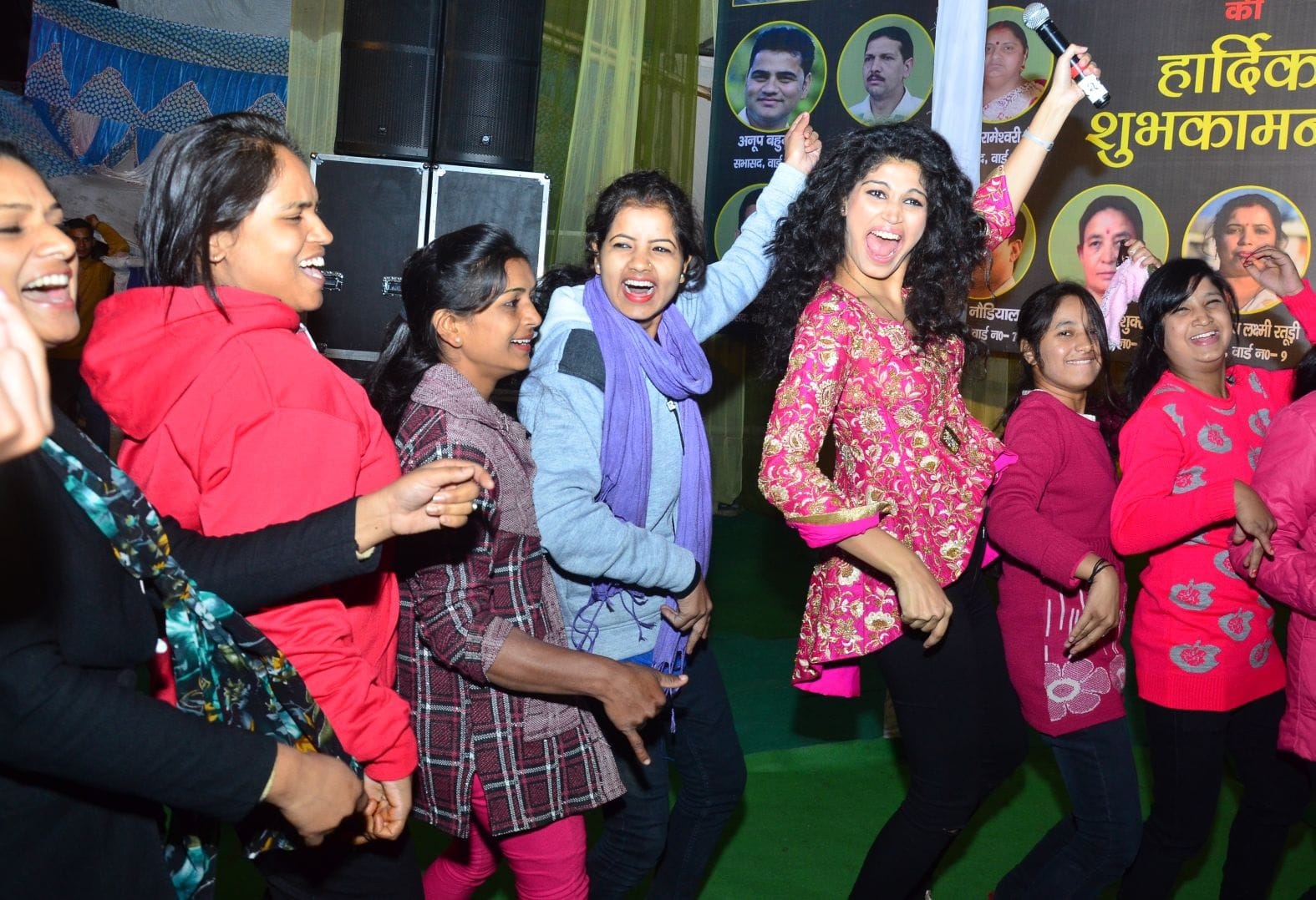 Indian Shakira reached in Srinagar fair