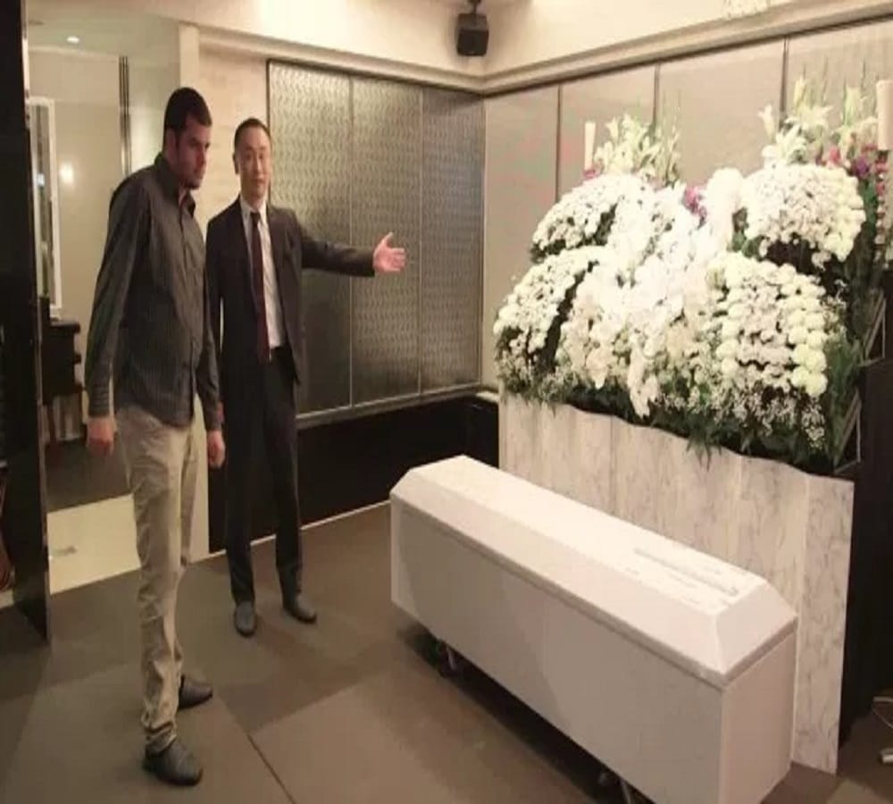 A hotels where dead people live