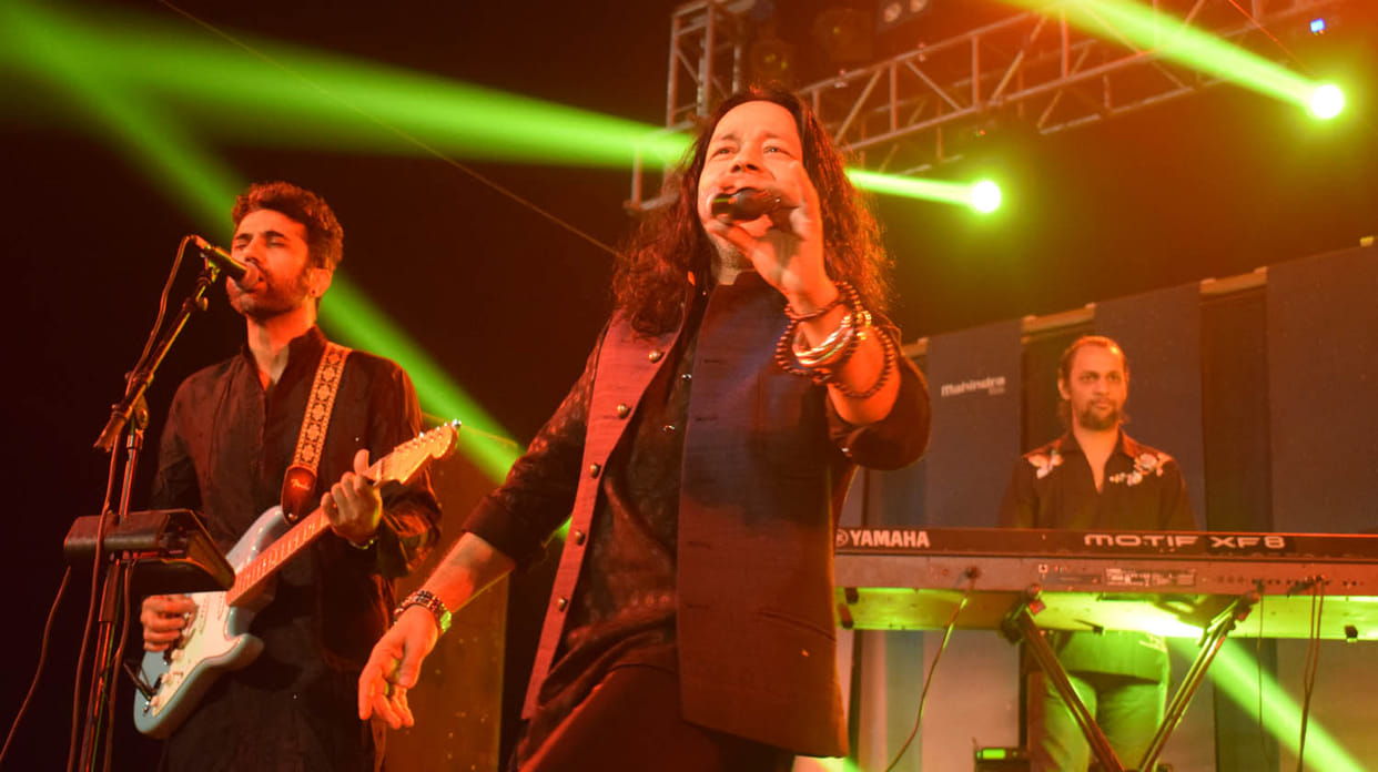 kailash kher music night and live performance in kashi