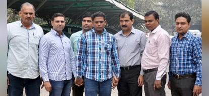 man caught who looted one crore by made his friend faint