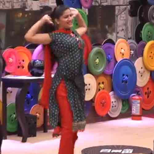 bigg boss 11 sapna chaudhary bold nagin dance vidya balan also impressed by her