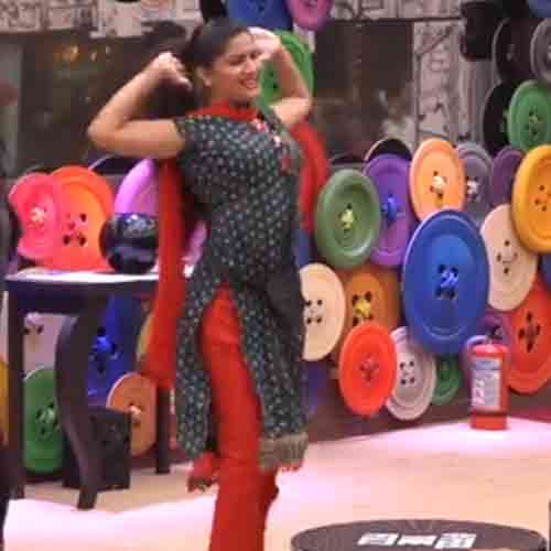 bigg boss 11 sapna chaudhary bold nagin dance vidya balan also impressed by her