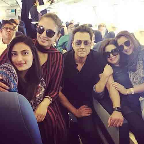 bobby deol get disturbed by 4 ladies know what the reason