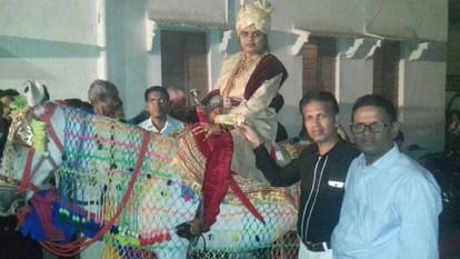 bride riding on a horse, gave message of save the daughter