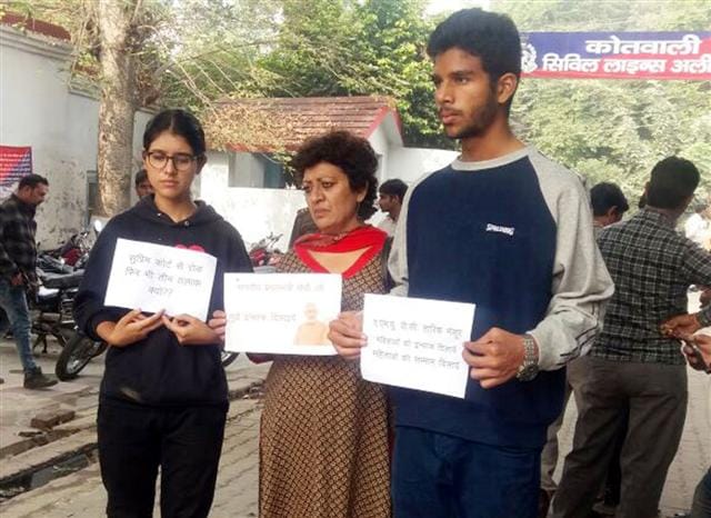 AMU professor gave divorce application on What's App