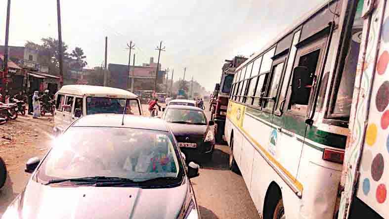 nainital highway per lag rha jaam