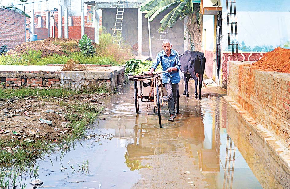 जंक्शन का सीवर बंद, जीआरपी थाने के पीछे भरा पानी