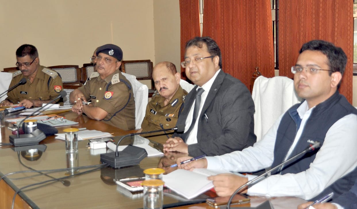 submit guns during nikay chunav 2017