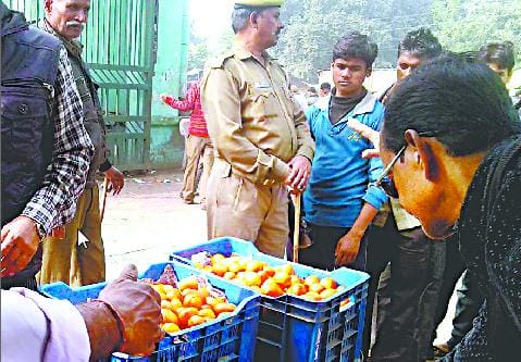 System used onion, tomatoes stall