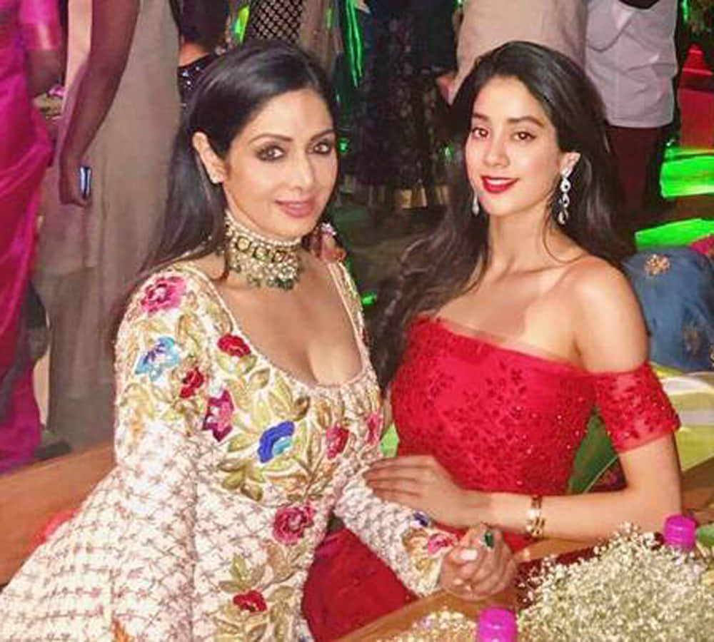 jhanvi kapoor finally break silence after her mother sridevi death
