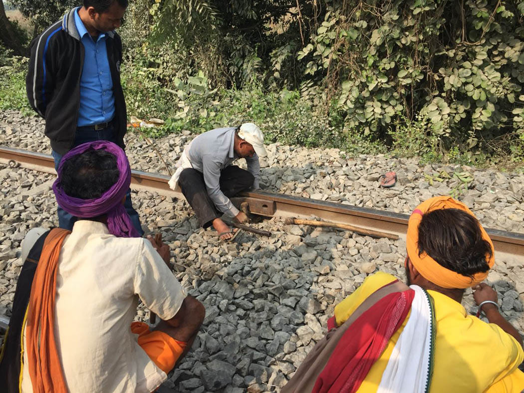 रेल पटरी टूटी, टला हादसा