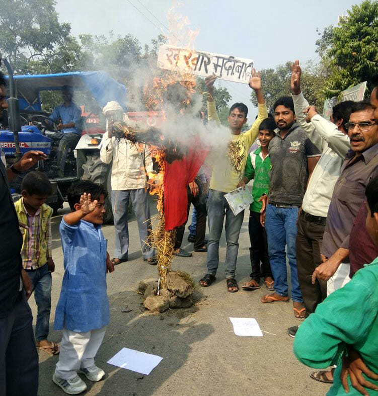 BSP activists burnt an effigy