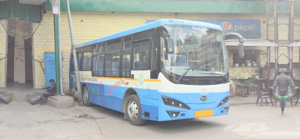 Electric bus run from alambagh to ambedkar park