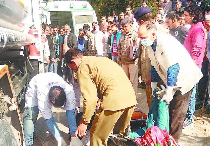 कारोबारी के इकलौते बेटे की सड़क हादसे में मौत, एक जख्मी