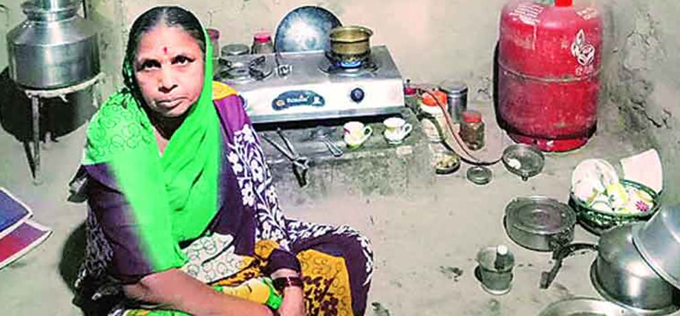 when Maharashtra engineers mother gots gas cylinder in house he thanks to PM modi