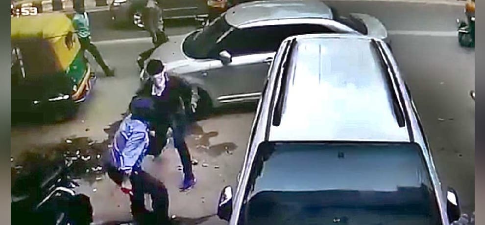 petrol pump owner shot and fifteen lakhs rupees was looted from him