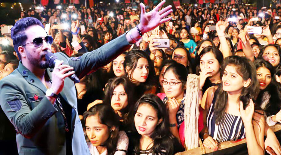 singer Mika Singh show in kanpur