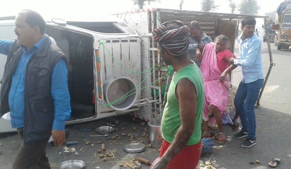 Peak upside down, 13 people injured