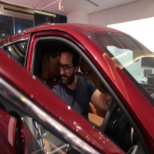 saif ali khan gifts kareena kapoor khan baby boy taimur a SRT jeep on childrens day