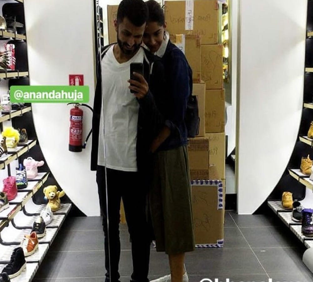 Sonam Kapoor Spotted Shopping For Jewellery In Kolkata with Anand Ahuja mother