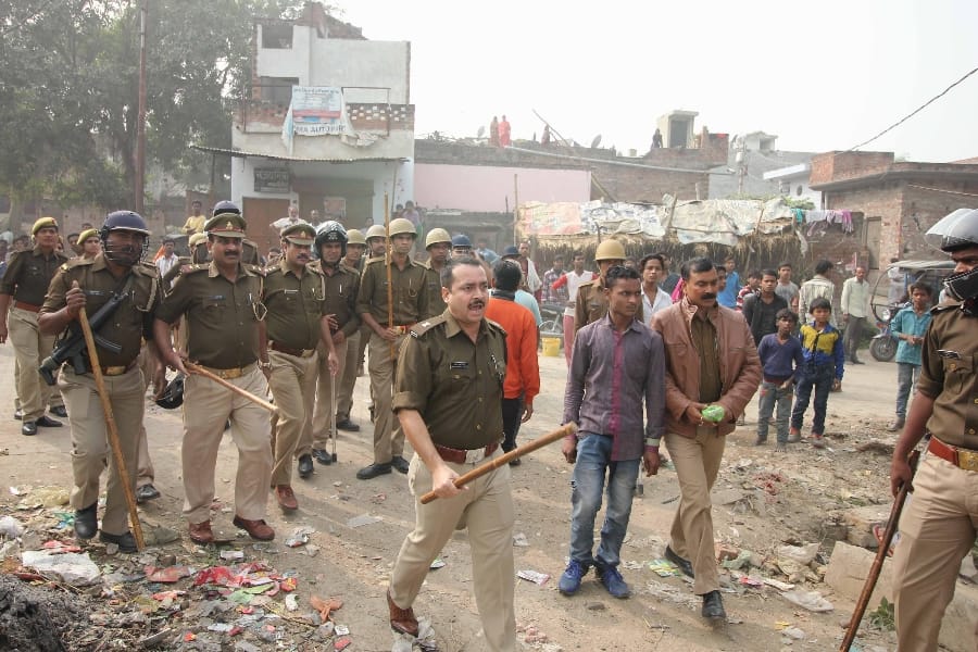 A man commits suicide after getting threat by police.