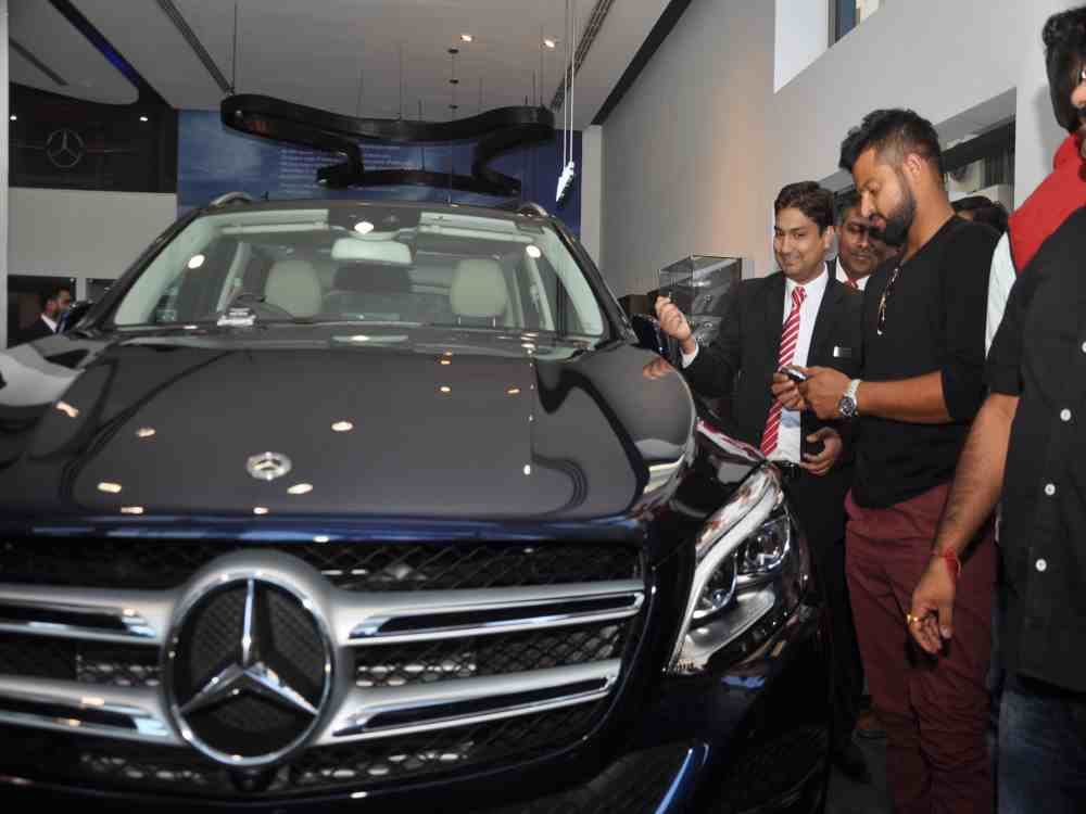 Indian Cricketer Suresh Raina bought mercedes benz from dehradun