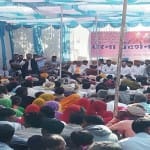 फिल्म का विरोध जताते लोग