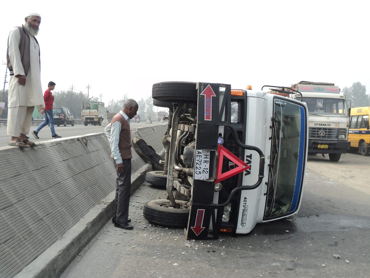 two sisters died road accident
