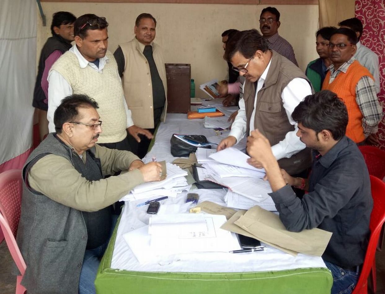 चुनाव ड्यूटी में लगे कर्मचारियों ने किया मतदान