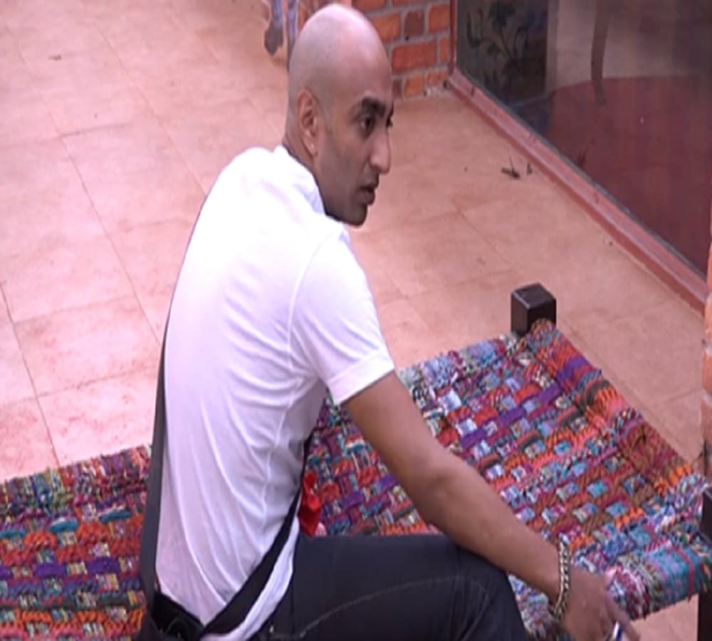 puneesh requested to akaassh to bald for bandgi in bigg boss 11