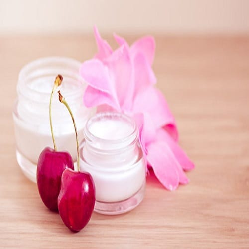 If you want glowing skin likes actresses than make this night cream at home