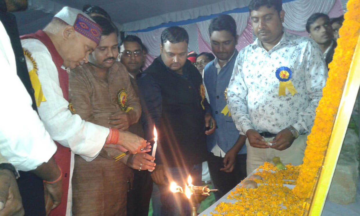 कवियों ने कसे व्यंग, गुदगुदाया भी