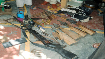 gang leader of illegal weapons is arrested
