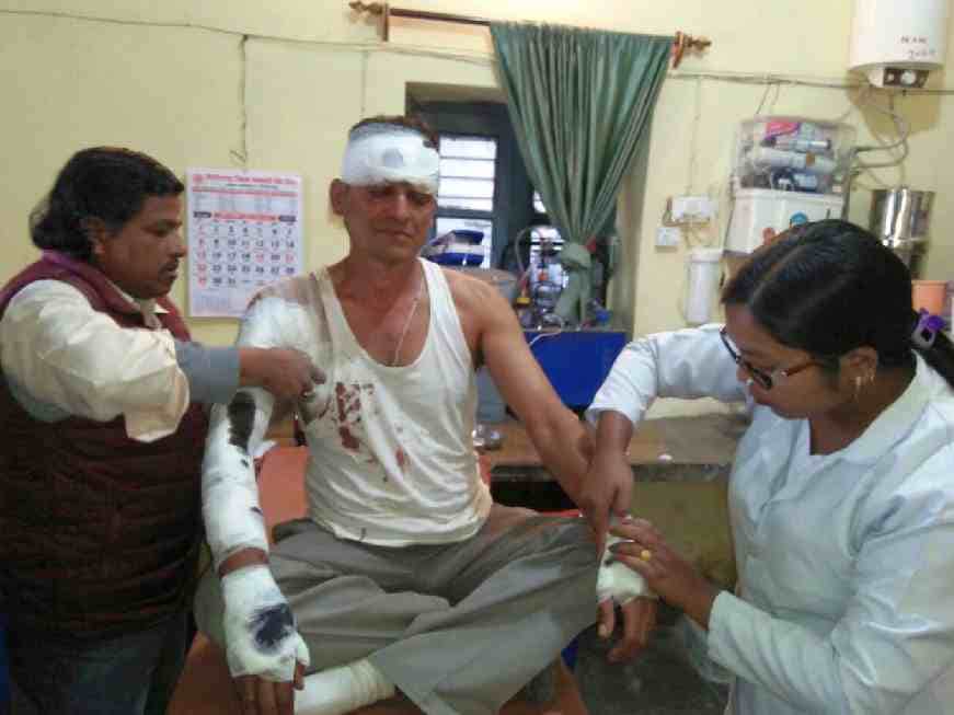 old man fight with Leopard in pithoragarh