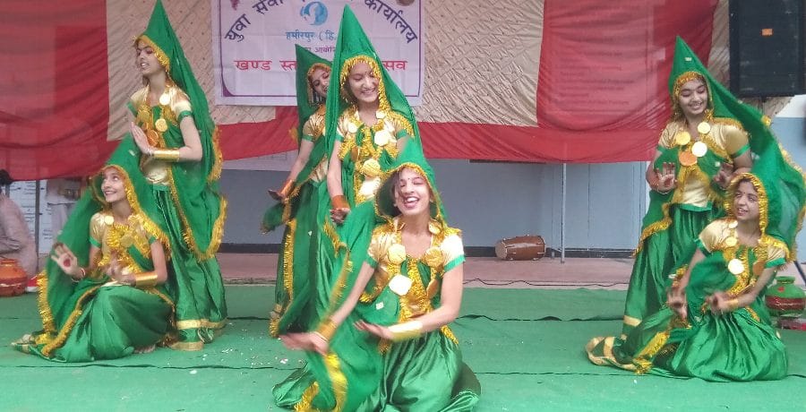 फोक सांग में युवा मंडल जोलसप्पड़ प्रथम