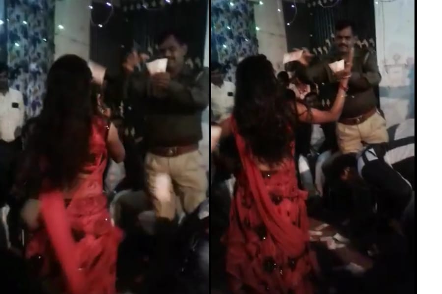 police men with a dancers in Gonda.