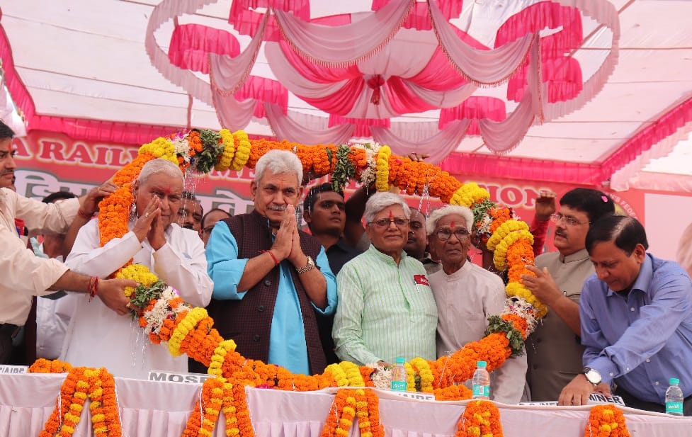 रेलवे का निजीकरण नहीं करेगी सरकार- मनोज सिन्हा