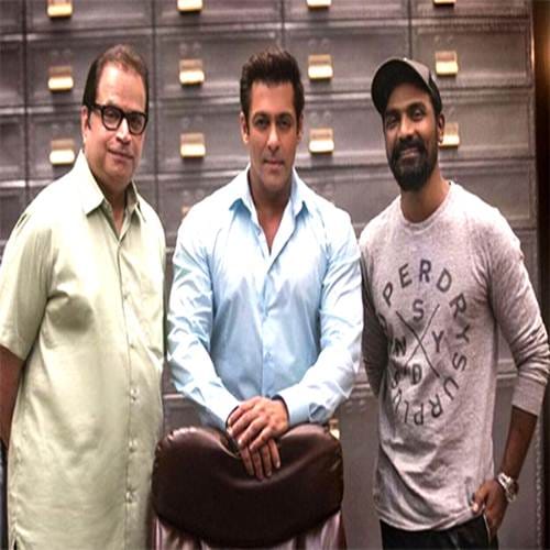 Another pic from sets of Race 3 out in public, Salman Khan posing with director and producer